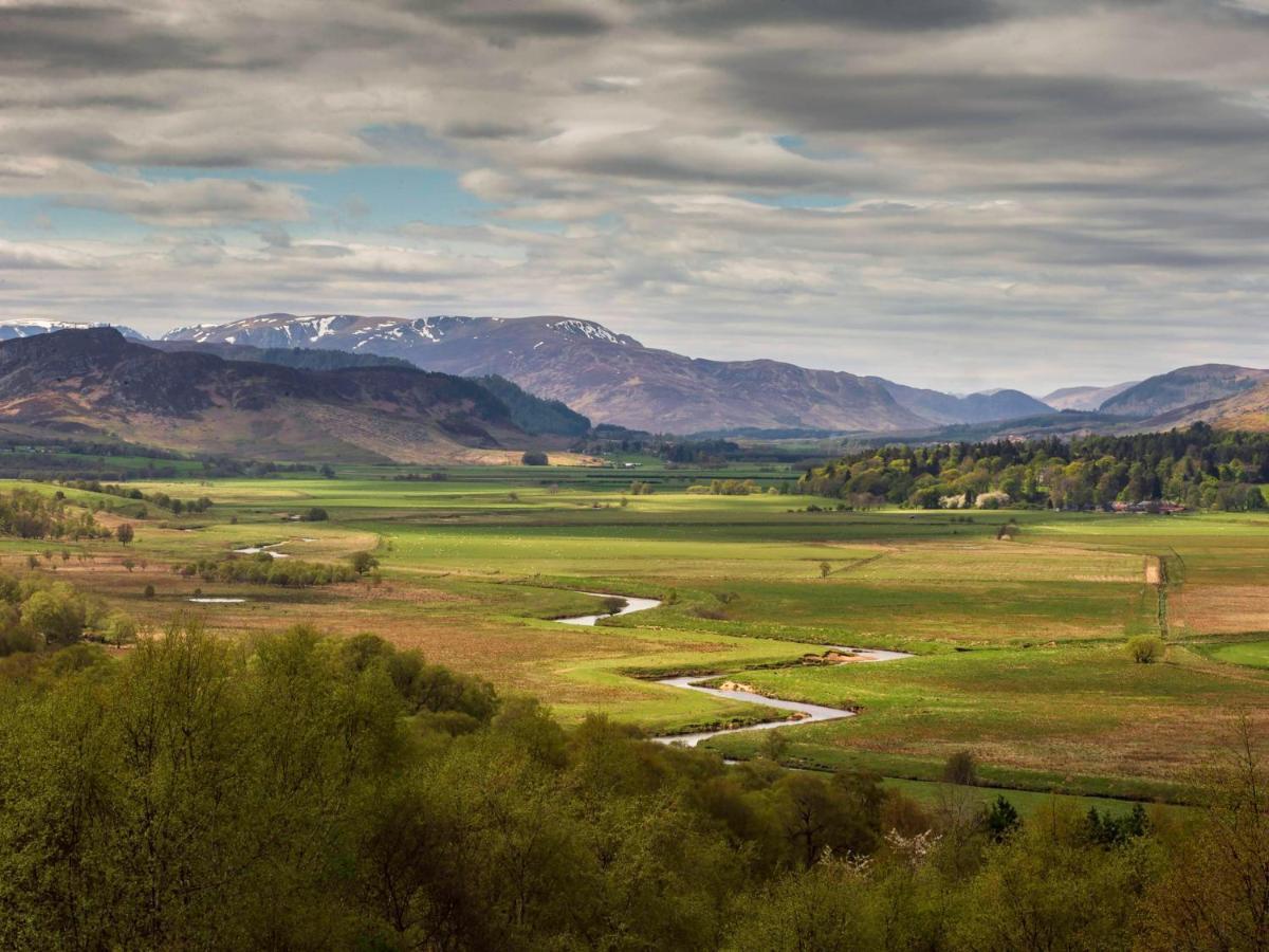 Glentruim Homestay B&B And Glamping Pods ニュートンモア エクステリア 写真