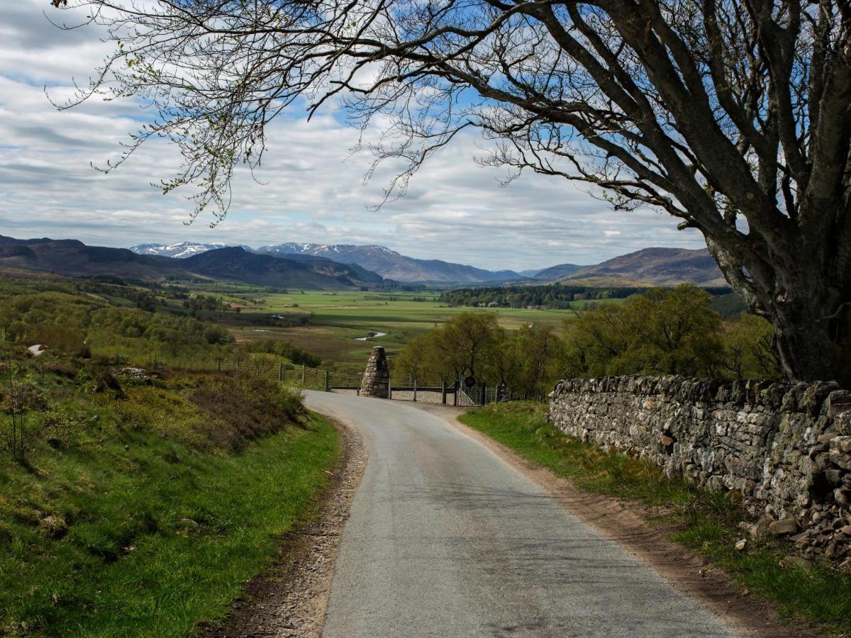 Glentruim Homestay B&B And Glamping Pods ニュートンモア エクステリア 写真